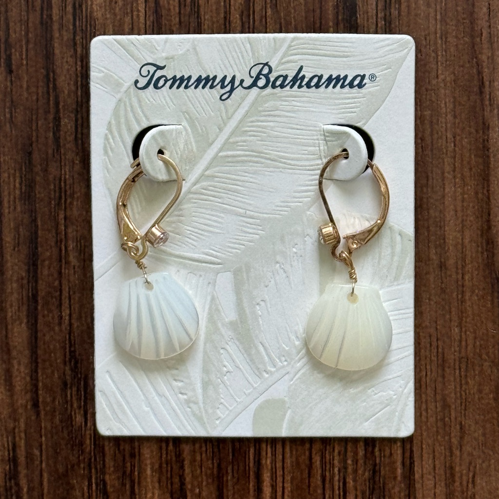 Tommy Bahama Shell Earring 34$